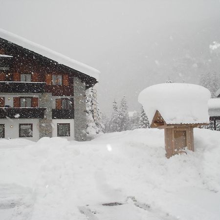 Hotel La Rouja Champoluc Buitenkant foto