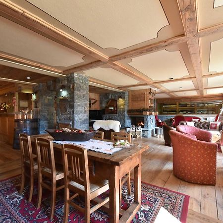 Hotel La Rouja Champoluc Buitenkant foto
