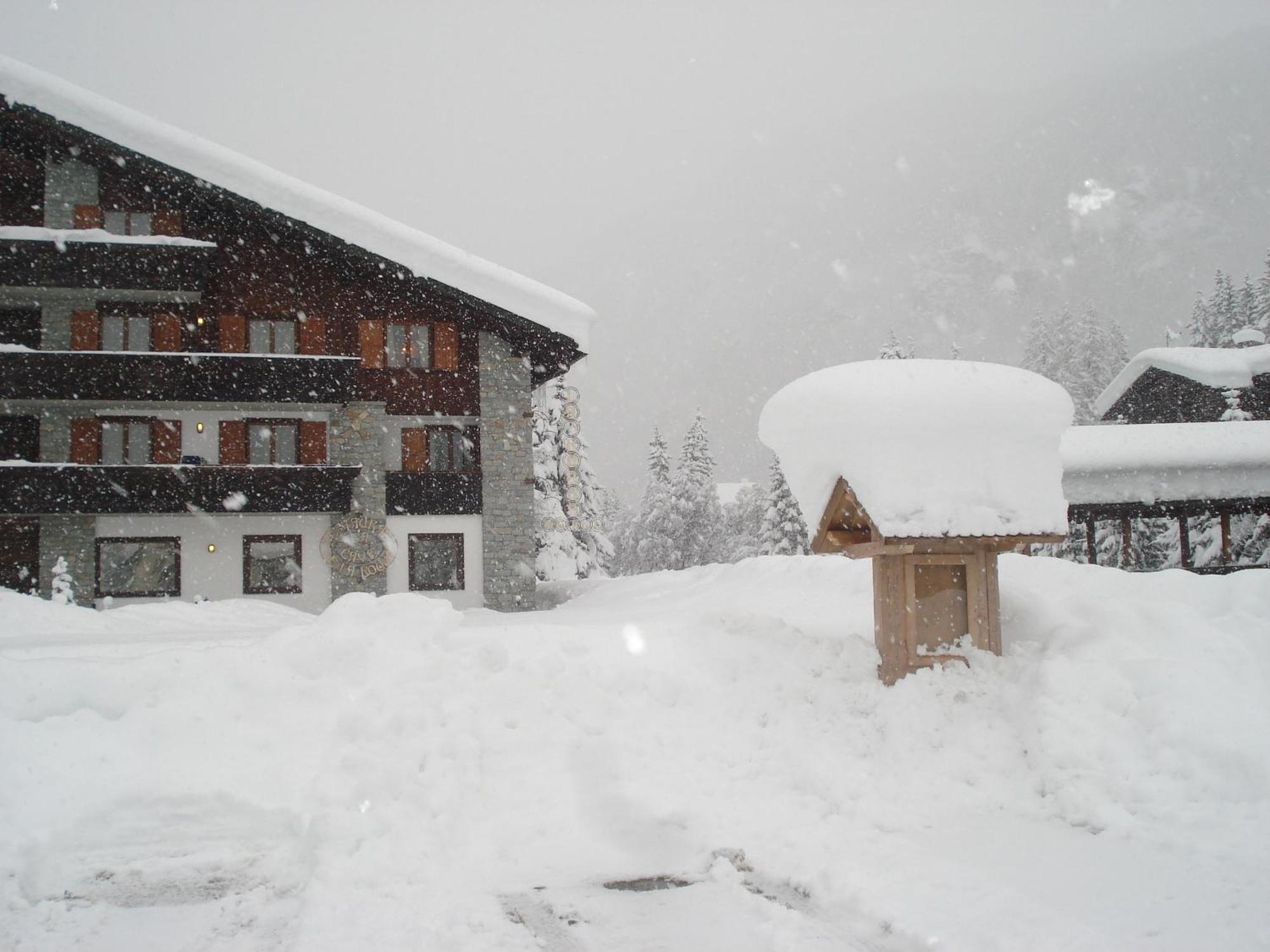 Hotel La Rouja Champoluc Buitenkant foto