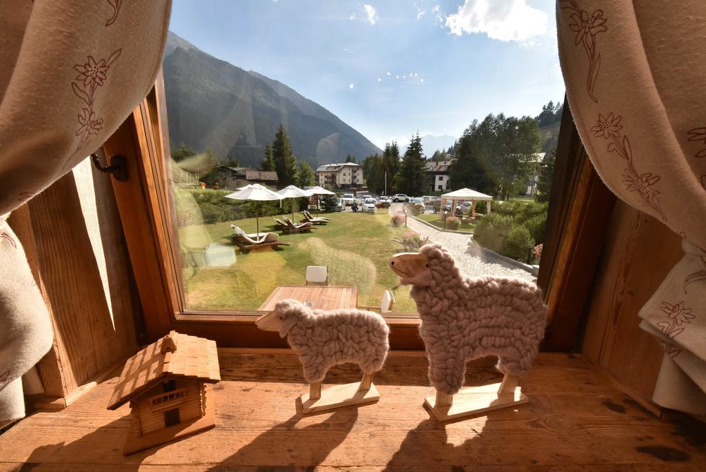 Hotel La Rouja Champoluc Buitenkant foto