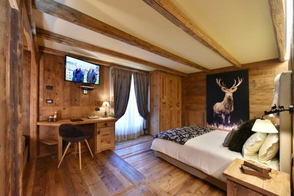 Hotel La Rouja Champoluc Buitenkant foto