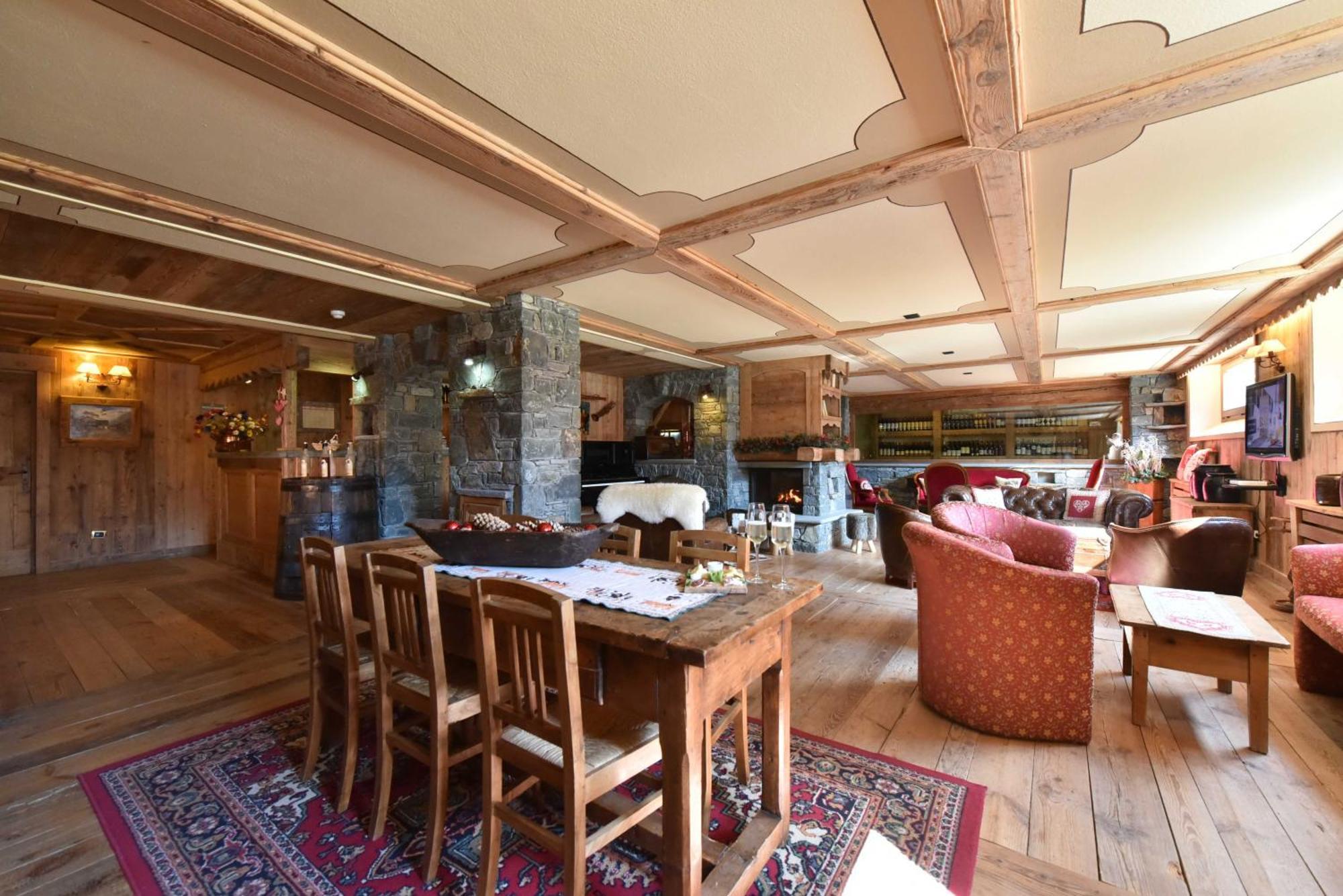 Hotel La Rouja Champoluc Buitenkant foto