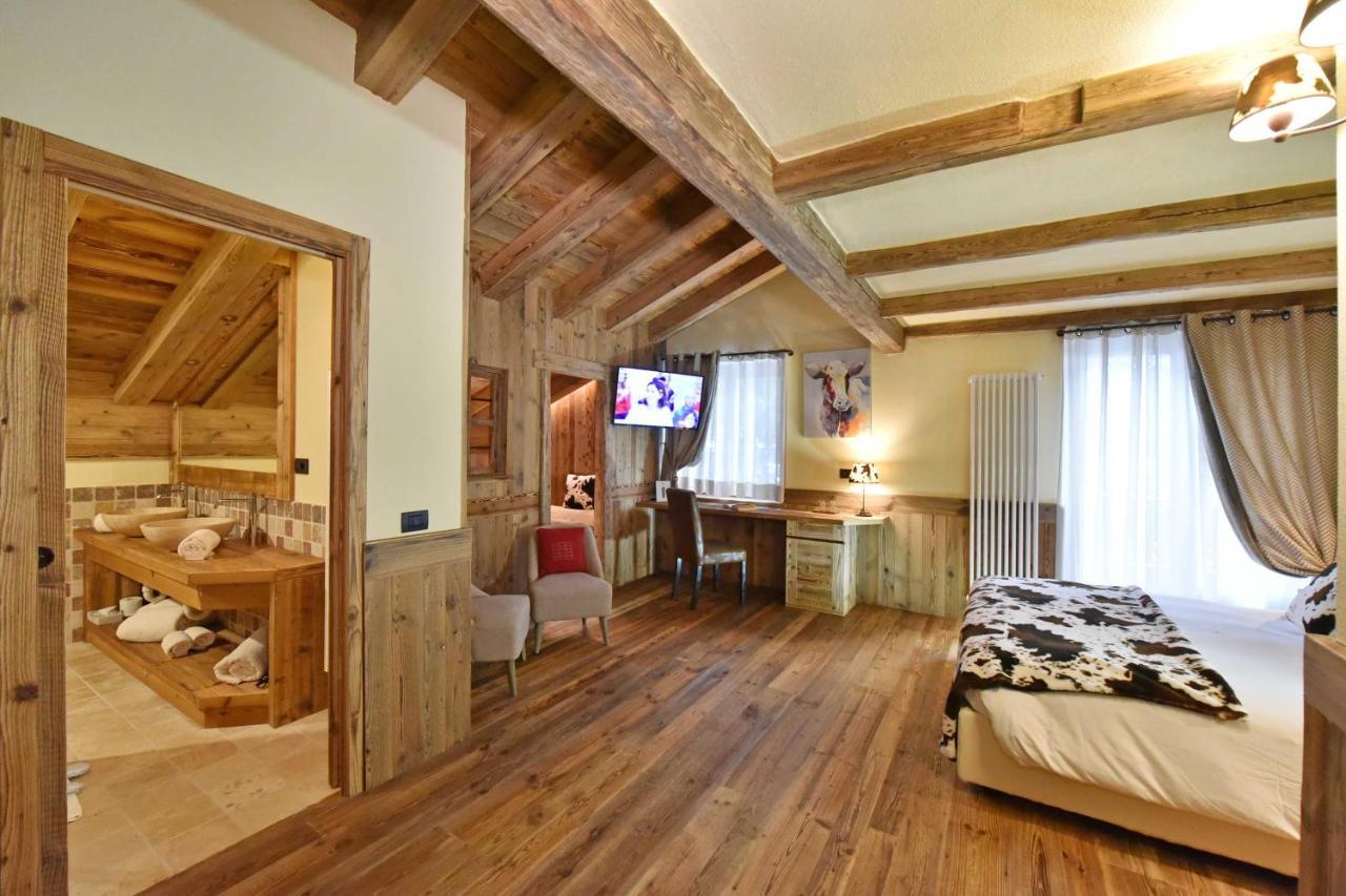 Hotel La Rouja Champoluc Buitenkant foto