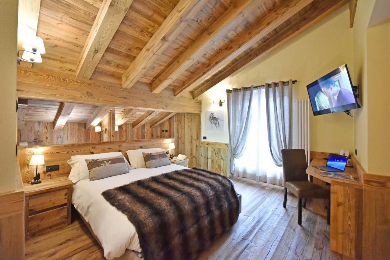 Hotel La Rouja Champoluc Buitenkant foto